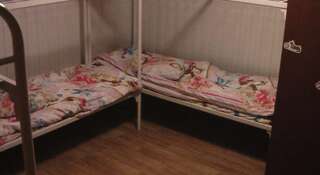 Гостиница Perekrestok Hostel Moto Новосибирск Спальное место на двухъярусной кровати в общем номере для мужчин и женщин-2